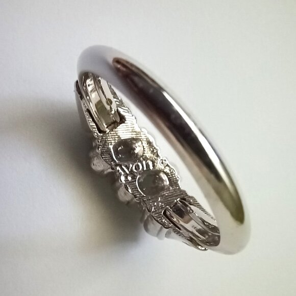 Vintage Avon Faux Emerald and Diamond Ring Size 7.5 - 8.0 with Box - Picture 4 of 6